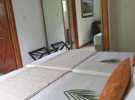 Chrisent Residence, hotel em Port Glaud