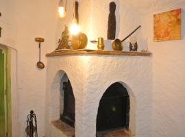 Casa cueva El Algarrobo, familjehotell i Guadix