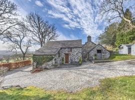 코웬에 위치한 빌라 Beautiful 16th Century Ty Cerrig Cottage, set in stunning grounds with great views
