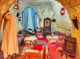 Grotte Thami, serviced apartment in Bhalil