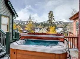 Wendall Square Downtown Townhome: Views w/ Hot Tub