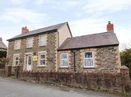 Cozy Cwtch Cottage