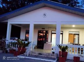 La Cala Beach House at Puerto Silanguin, Hotel in Zambales