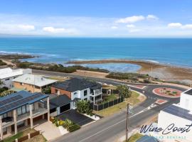 Ocean Views and Vineyards by Wine Coast Holiday Rentals, holiday home in Seaford