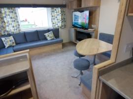 69R Seawick 2 Bedroom Caravan . New for 2022, apartment in Saint Osyth