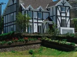 Tudor Barn - Little England Cottages