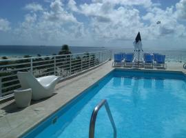 Strand Ocean Drive Suites, hotel en Miami Beach