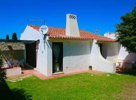 Villa Jacaranda - 550m from the beach - Free WIFI - By Bedzy, hotel en Albufeira