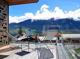 Panoramic Ecodesign Apartment Obersaxen - Val Lumnezia I Vella - Vignogn I near Laax Flims I 5 Swiss stars rating, hotel s parkiralištem u gradu 'Vella'
