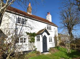 Rose Mullion Cottage, hotel with parking in Pett