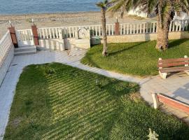 LUXURY APARTMENT FIRST LINE SEA By MAKHOME MESSAGALA, hotel v destinaci Néa Meságkala