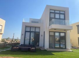 Tawila, 4 Bedroom Villa, Brand new, directly on a lagoon, Hotel in Hurghada