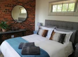 Bushbaby Cottage in Hartbeespoort, hotel near Hennops Hiking Trail, Pretoria