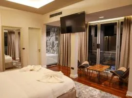 Secret Hotel,Korce