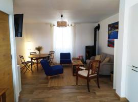 Maison rénovée avec jardin proche grande plage, готель у місті Кіберон