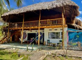 Playa Jaguar - Beach Club，Moñitos的家庭旅館