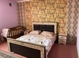 Friend's House rooms near Airport、にあるズヴァルトノッツ国際空港 - EVNの周辺ホテル