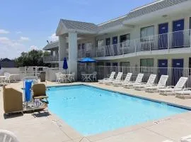 Motel 6-Austin, TX - North Central