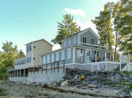 Dream Harbor House and Cottage, vil·la a Surry