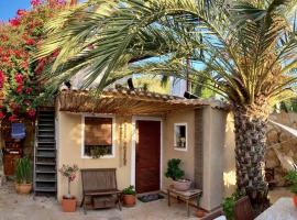 Tinyhouse im Patio einer romantischen Finca, hotel v destinaci Grima