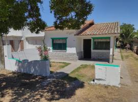 Casa Vacacional Los Nietos, hotel em Quequén