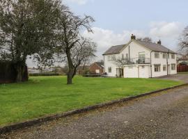Strelley Court Farm, holiday home in Heage