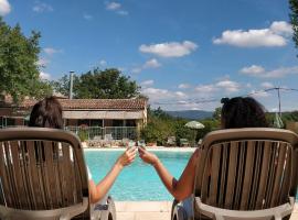 Domaine Les Chênes Blancs, glamping en Saint-Saturnin-lès-Apt