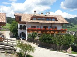 Neu-Schötzerhof, farm stay in Meltina