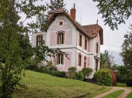 Strawberry Hill, hotel with parking in Chissey-en-Morvan