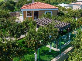 Desa Green Homes, basseiniga hotell sihtkohas Iidne Epidavros