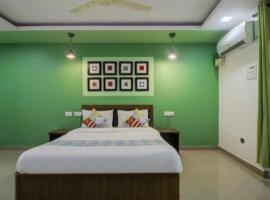 Hotel Sai Advika, отель типа «постель и завтрак» в городе Мапуса