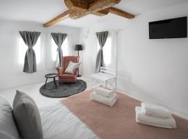 Hygge Loft Bucovina, hotel familiar en Vama