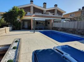 Villa castelló salou, дом для отпуска в Салоу