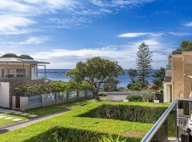 Sea Grange - harbour views, prime location, holiday home in Mornington