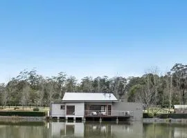 Casa Sul Lago in the H'Lands