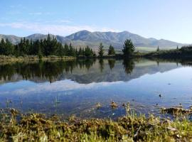 Mountain Pastures Game Lodge, chal&eacute; alpino em Uniondale