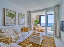 Seaside Apt with Sunset Views and Fast Wifi