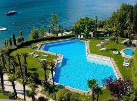 Holiday on the Lake Lugano 2-16, feriebolig ved stranden i Bissone