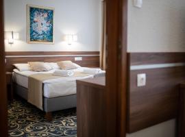 Hotel Árpád, hotel u gradu 'Tatabánya'