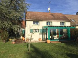 Les feuilles jaunes, hotel na may parking sa Chantenay-Saint-Imbert