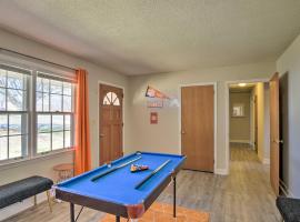 Pet-Friendly Easley Family House with Game Room, hotel a Easley