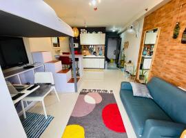 Spacious Condo w/ pool, FREE HIGHSPEED wifi and near Mactan Airport, hotel i Lo-oc