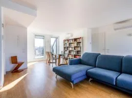 Modern APT with Terrace, WIFI & AC