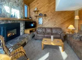 Lutsen Mountain Townhome - 2 Mi to Lake Superior!