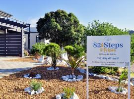 82 Steps to the Beach, holiday home in Pringle Bay