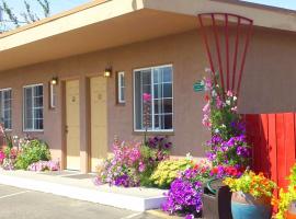 Uptown Inn, hotel near William R. Fairchild International Airport - CLM, 