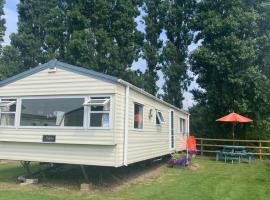 DaisyChain 2 Getaways - The perfect place to Stay - Play - Getaway, glamping site in East Mersea