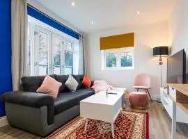Hatfield Haven - Modern 2-Bed Retreat near Uni, Business Park & City Center, FREE Parking, Big savings on Longer Stays
