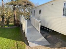 Emma's Escape accessible caravan at Durdle Door, hotel in West Lulworth