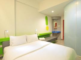 POP! Hotel Diponegoro, hotel cerca de Centro comercial Surabaya Town Square, Surabaya